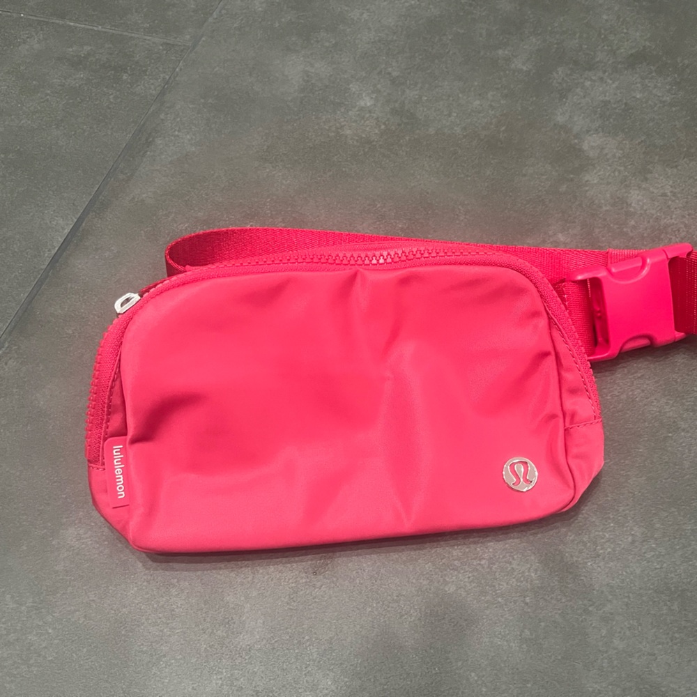 Lululemon Everywhere Belt Bag